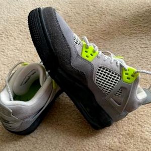 Kid's Retro Jordan Neon Size 4.5Y